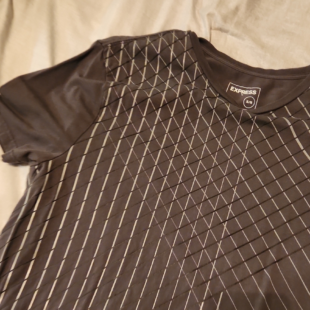 Express Men's Dark Geometric Tee - Picture 4 of 7